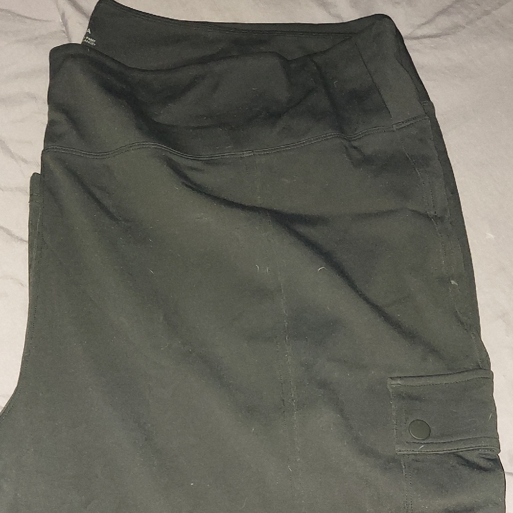 Athleta Delancey Straight Cargo Pant in Black